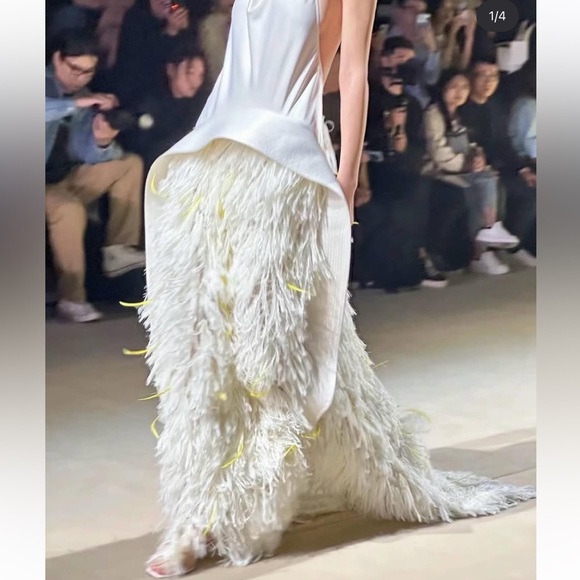 UNIQUE CHIC WHITE GOWN - Picture 1 of 9
